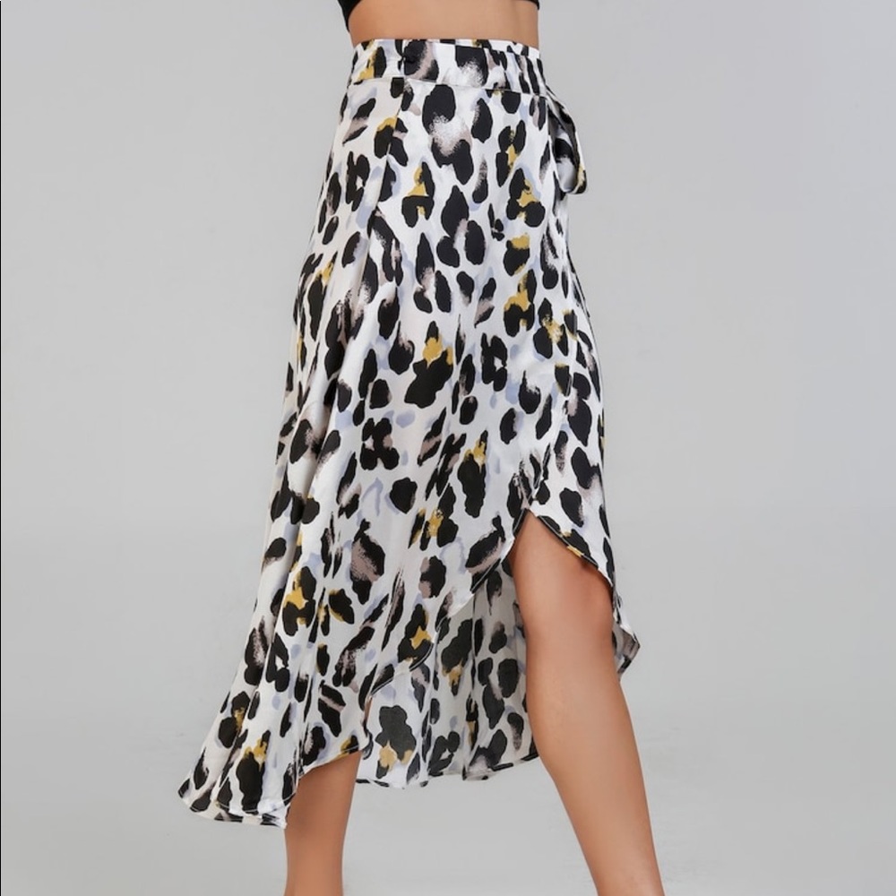 Medium Waist wrap leopard print skirt